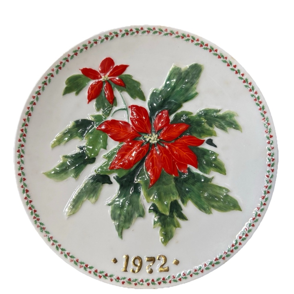 Crown Staffordshire ~ 1st Edition Bone China 1972 Poinsettia Plate